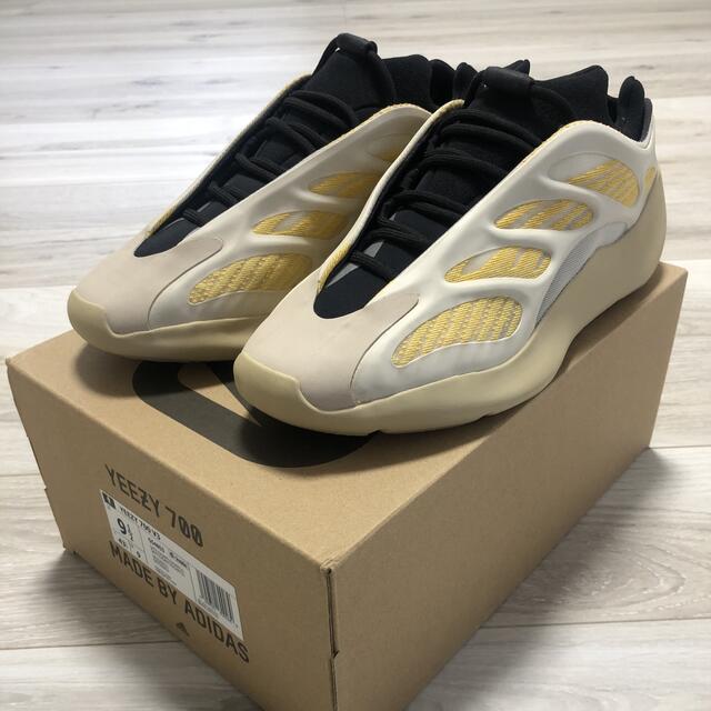 ADiDAS YEEZY 700 V3 SAFFLOWER アディダス　イージーメンズ