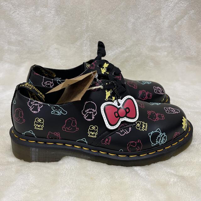 Dr.Martens(ドクターマーチン)の⚠️専用出品⚠️ドクターマーチン×サンリオ コラボ 3ホールシューズ【UK5】 レディースの靴/シューズ(ローファー/革靴)の商品写真