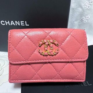 シャネル(CHANEL)の【専用】CHANEL19マトラッセ ピンク コンパクトウォレット 三つ折(財布)