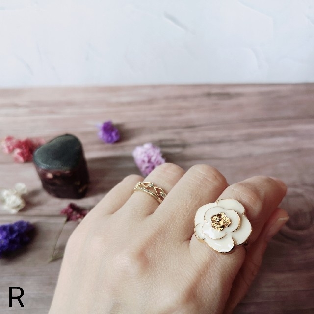 No.55【訳あり】お花ボタンリング　ホワイト レディースのアクセサリー(リング(指輪))の商品写真