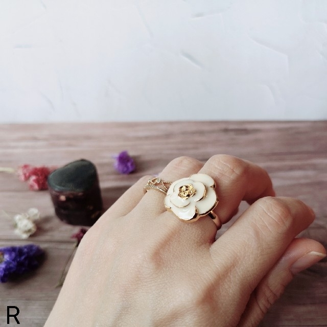 No.55【訳あり】お花ボタンリング　ホワイト レディースのアクセサリー(リング(指輪))の商品写真