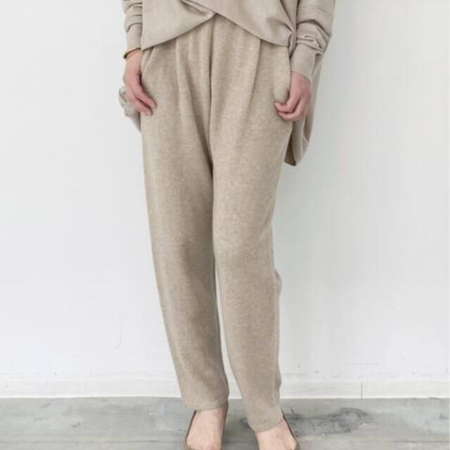 L'Appartement DEUXIEME CLASSE(アパルトモンドゥーズィエムクラス)のアパルトモン Feminity Knit PANTS レディースのパンツ(カジュアルパンツ)の商品写真