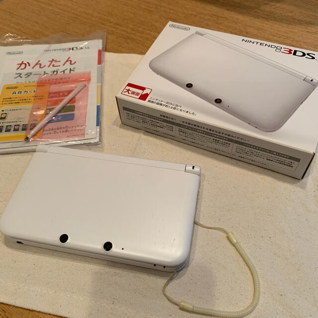 Nintendo 3DS LL ホワイト 任天堂 /とびだせどうぶつの森 - 携帯用