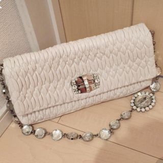 新モデル miumiu デニムクリスタルビジューショルダーバッグ