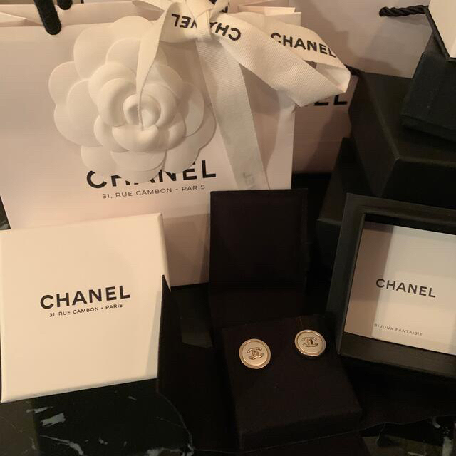 CHANEL ピアス　未使用に近い