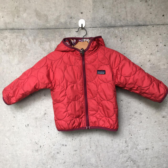 patagonia(パタゴニア)のPatagonia リバーシブル キッズ/ベビー/マタニティのベビー服(~85cm)(ジャケット/コート)の商品写真