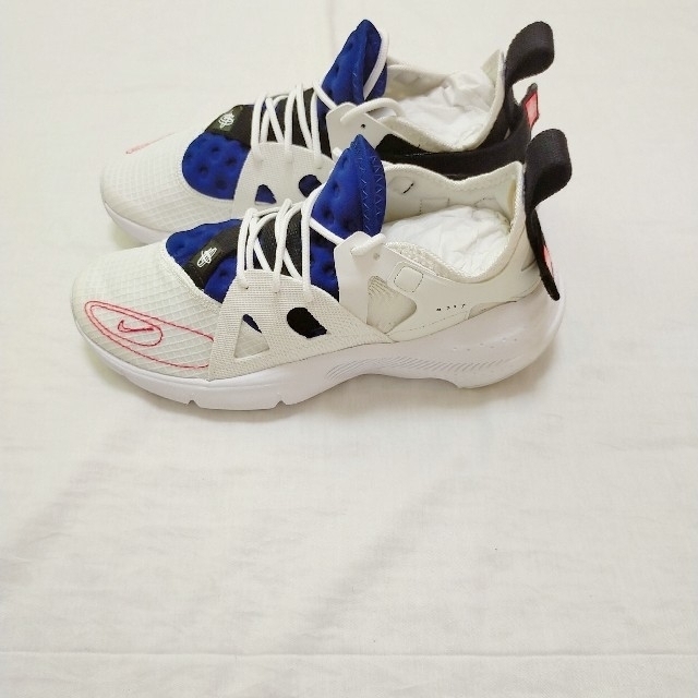 NIKE(ナイキ)の25 HUARACHE NIKE ナイキ ハラチ　タイプ ホワイト メンズの靴/シューズ(スニーカー)の商品写真