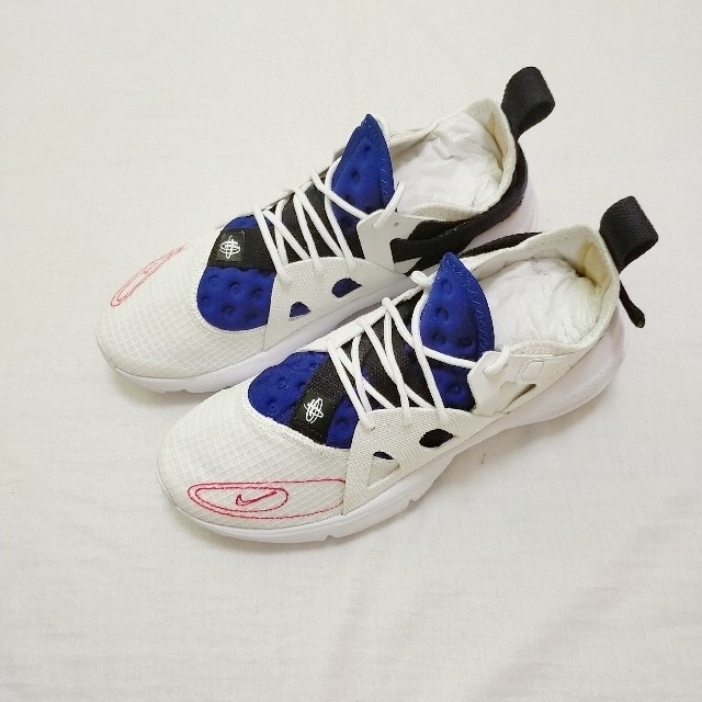 NIKE(ナイキ)の25 HUARACHE NIKE ナイキ ハラチ　タイプ ホワイト メンズの靴/シューズ(スニーカー)の商品写真