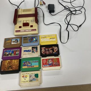 ファミリーコンピュータ(ファミリーコンピュータ)のファミコンとカセット9本とディスクシステム(家庭用ゲーム機本体)