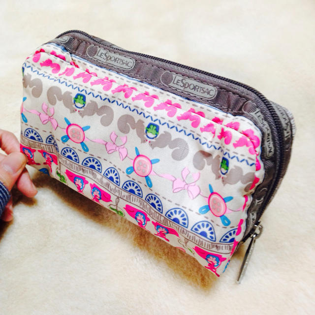 LeSportsac(レスポートサック)のLESPORTSAC コスメクラッチ コスメ/美容のベースメイク/化粧品(その他)の商品写真