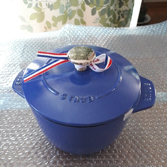 STAUB(ストウブ)のお値下げ♪【新品未使用】　ストウブ　GOHANブルーベリーM インテリア/住まい/日用品のキッチン/食器(鍋/フライパン)の商品写真