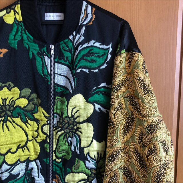 DRIES VAN NOTEN(ドリスヴァンノッテン)のDRIES 刺繍入りボンバージャケット メンズのジャケット/アウター(ブルゾン)の商品写真