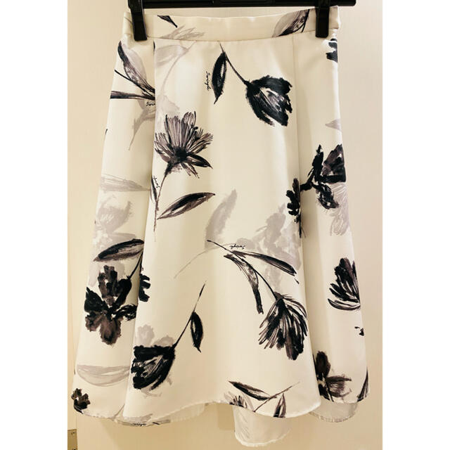 Swingle(スウィングル)のSwingle 花柄 スカート レディースのスカート(ひざ丈スカート)の商品写真