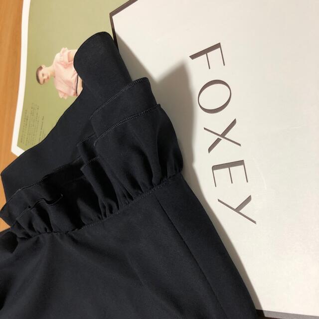 FOXEY(フォクシー)のFOXEY2021/10☆トップスフリル☆完売品☆軽く品良く☆ レディースのトップス(シャツ/ブラウス(半袖/袖なし))の商品写真
