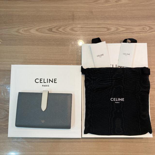 CELINE ラージストラップウォレット