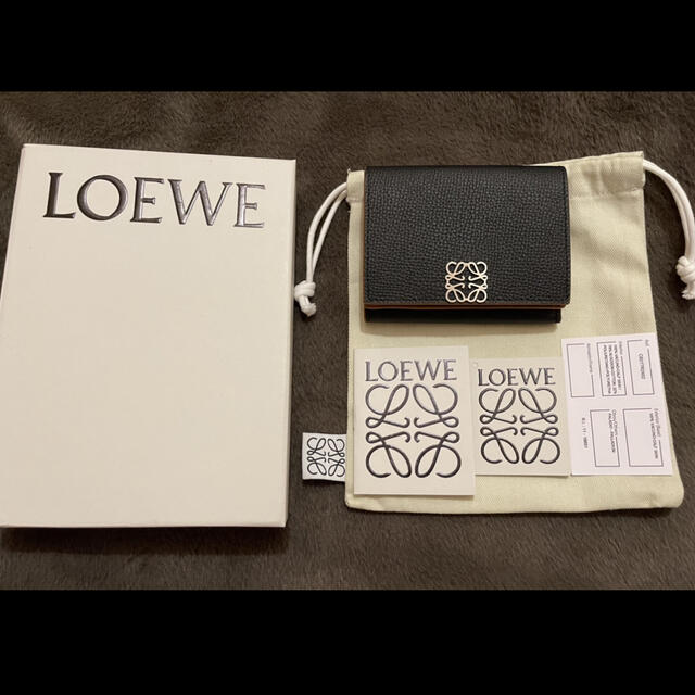 LOEWE(ロエベ)のLOEWE アナグラムトライフォールド6ccブラック レディースのファッション小物(財布)の商品写真