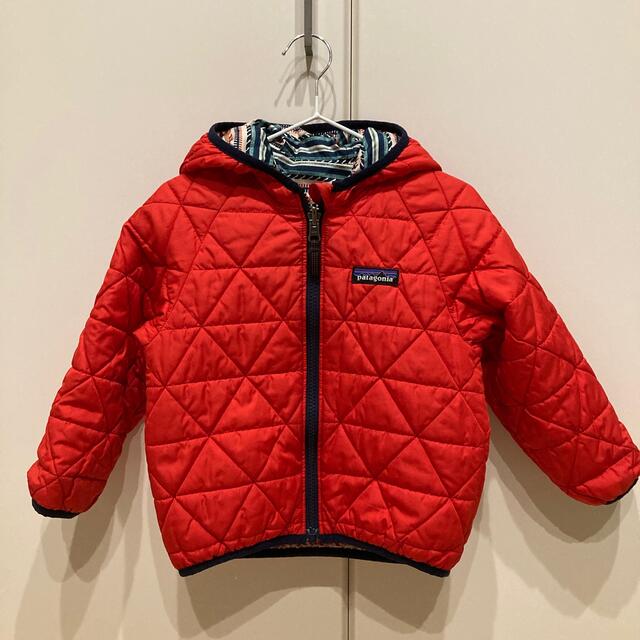 patagonia(パタゴニア)のパタゴニア　キッズ　パフボール　リバーシブル　ジャケット　3T キッズ/ベビー/マタニティのキッズ服男の子用(90cm~)(ジャケット/上着)の商品写真