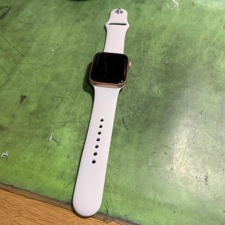 アップルウォッチ(Apple Watch)のApple Watch series6 GPSモデル　44ミリ　アルミゴールド(腕時計(デジタル))