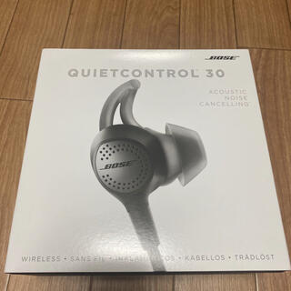 ボーズ(BOSE)のQuietControl 30 wireless headphones箱と付属品(ヘッドフォン/イヤフォン)