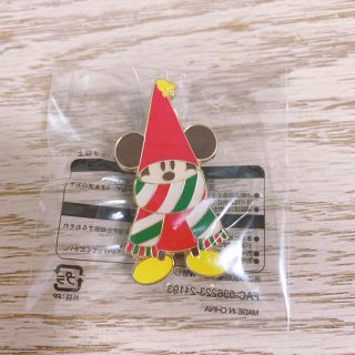 ディズニー クリスマス バッジ ピンバッジの通販 700点以上 Disneyのエンタメ ホビーを買うならラクマ