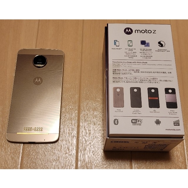 Motorola(モトローラ)のMotorola Moto Z XT1650-03 White スマホ/家電/カメラのスマートフォン/携帯電話(スマートフォン本体)の商品写真