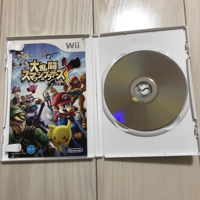 Wii(ウィー)の大乱闘スマッシュブラザーズ　説明書あり エンタメ/ホビーのゲームソフト/ゲーム機本体(家庭用ゲームソフト)の商品写真