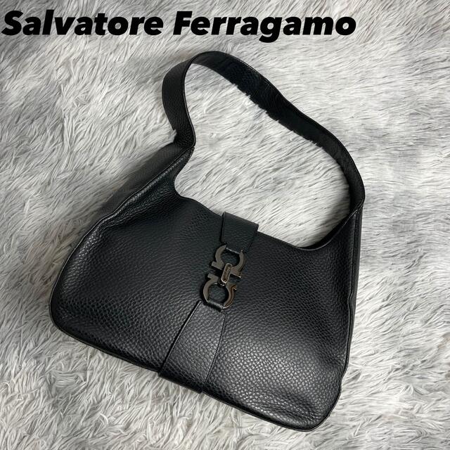 Salvatore Ferragamo(サルヴァトーレフェラガモ)の●美品●サルヴァトーレフェラガモ　オールレザー　ワンショルダーバッグ　ガンチーニ レディースのバッグ(ショルダーバッグ)の商品写真