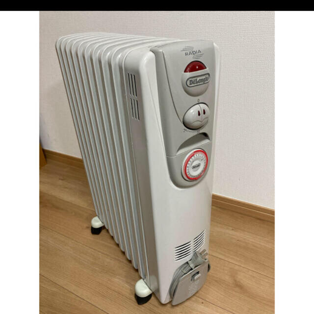 オイルヒーターデロンギ電気オイルヒーター　冬室内空調暖房家電油入式イタリア