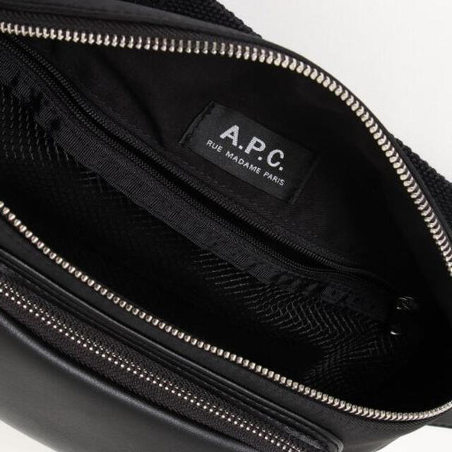 A.P.C(アーペーセー)の【人気】新品 A.P.C. BANANE CAMDEN BAG メンズのバッグ(ウエストポーチ)の商品写真