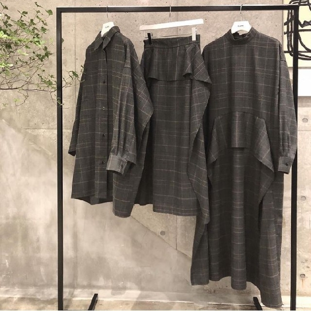 STUDIOUS(ステュディオス)の【新品】CLANE クラネ / BACK FRILL CHECK SHIRTS レディースのトップス(シャツ/ブラウス(長袖/七分))の商品写真