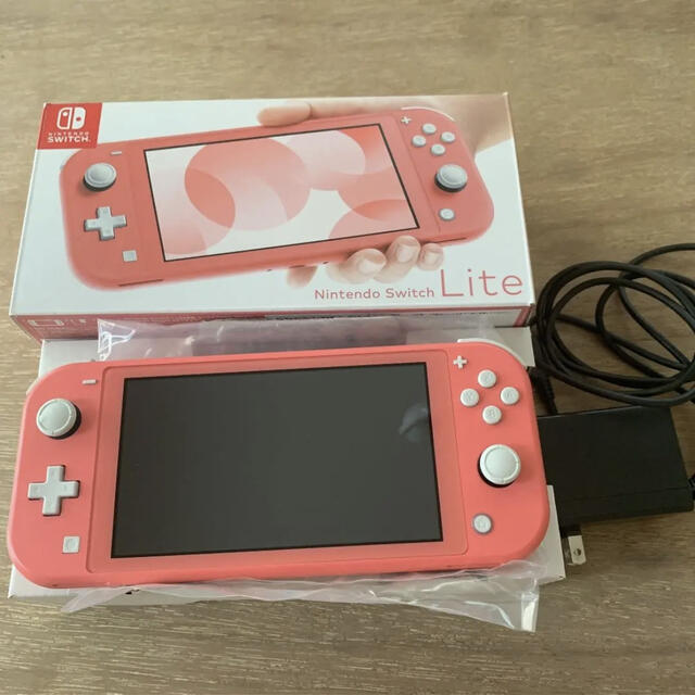 Nintendo Switch Lite コーラルピンク