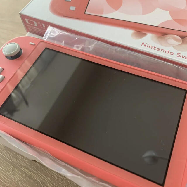 Nintendo Switch Lite コーラルピンク