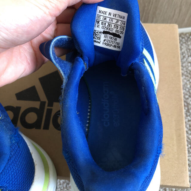 adidas(アディダス)のアディダススニーカー　17センチ キッズ/ベビー/マタニティのキッズ靴/シューズ(15cm~)(スニーカー)の商品写真