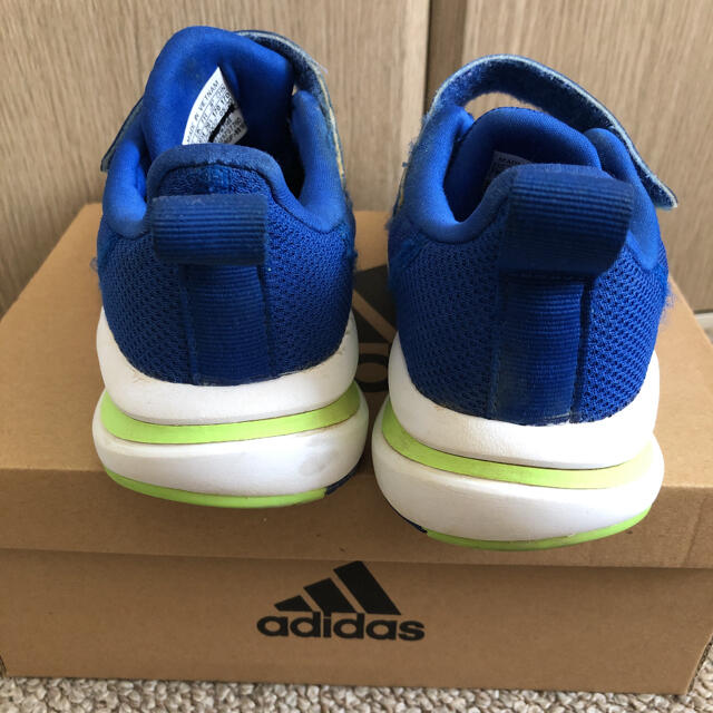 adidas(アディダス)のアディダススニーカー　17センチ キッズ/ベビー/マタニティのキッズ靴/シューズ(15cm~)(スニーカー)の商品写真