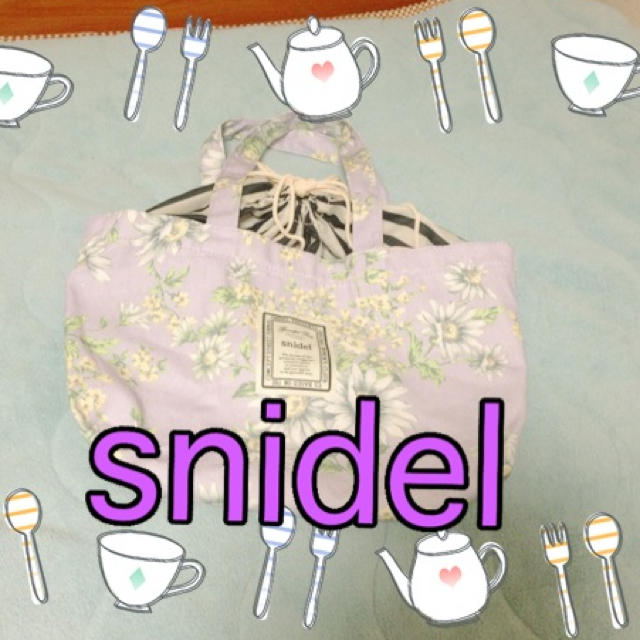 SNIDEL(スナイデル)のsnidel♡マーガレット柄トート レディースのバッグ(トートバッグ)の商品写真