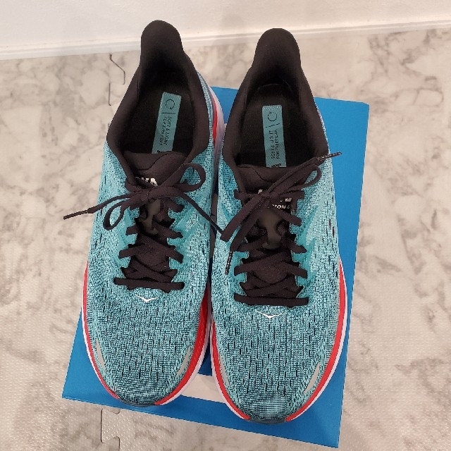 HOKA ONEONE のランニングシューズ  CLIFTON8 2