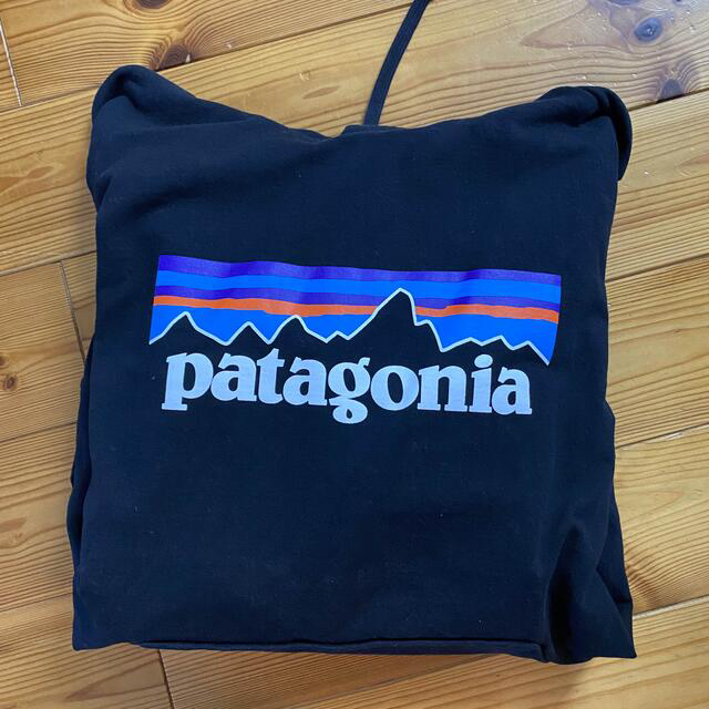 patagonia(パタゴニア)の三平さん専用パタゴニアパーカー黒 メンズのトップス(パーカー)の商品写真