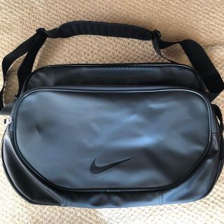 ナイキ(NIKE)のNIKE エナメルバッグ　【値下げしました】(その他)