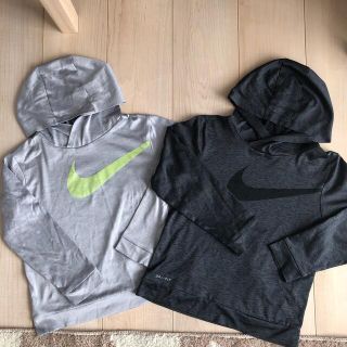 ナイキ(NIKE)の使い回し自由。薄手のパーカー2枚セット(Tシャツ/カットソー)