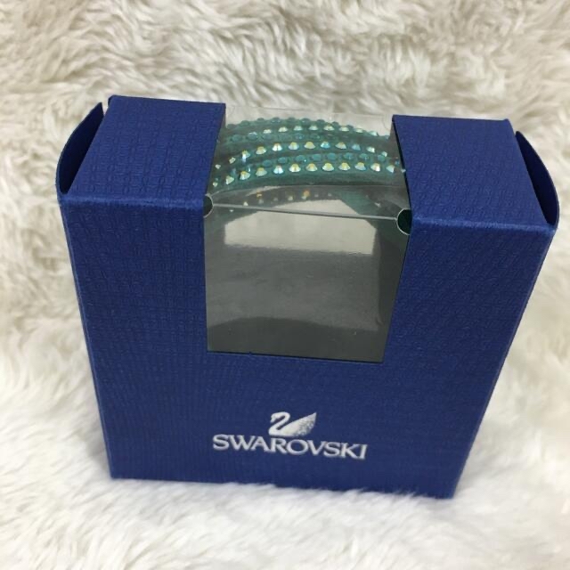 SWAROVSKI(スワロフスキー)のほぼ新品♡ SWAROVSKI スワロフスキー Slake エメラルドグリーン レディースのアクセサリー(ブレスレット/バングル)の商品写真