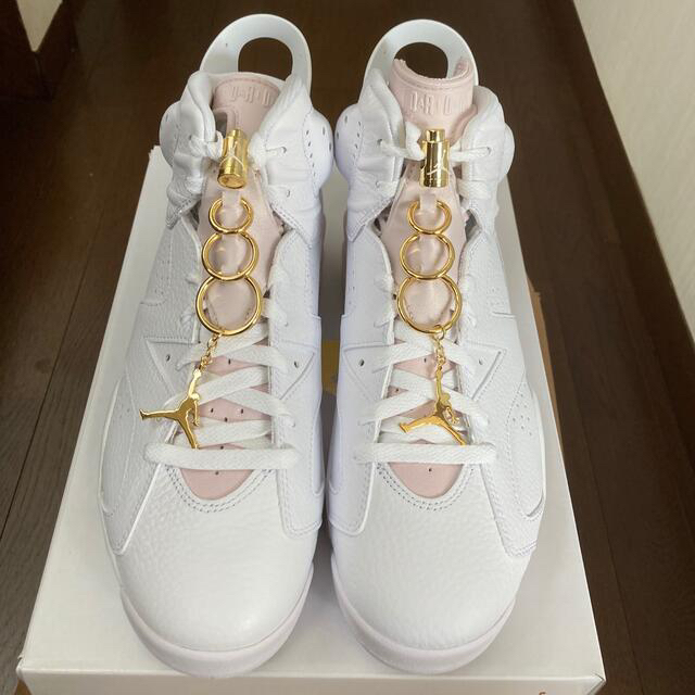 NIKE(ナイキ)のNIKE WMNS AIR JORDAN 6 GOLD HOOPS メンズの靴/シューズ(スニーカー)の商品写真