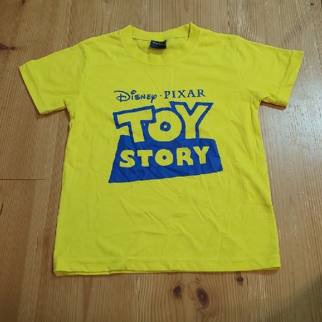 トイ・ストーリー(トイストーリー)のPIXAR キッズ トイ・ストーリー Tシャツ 120cm イエロー キッズ/ベビー/マタニティのキッズ服男の子用(90cm~)(Tシャツ/カットソー)の商品写真