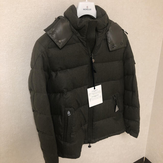 MONCLER(モンクレール)の【最終価格】モンクレールモンジュネーブル新品未使用モンクレールジャパン確実正規品 メンズのジャケット/アウター(ダウンジャケット)の商品写真