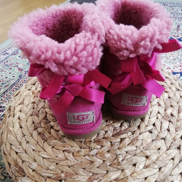 UGG(アグ)のUGG🌼キッズムートンブーツ キッズ/ベビー/マタニティのキッズ靴/シューズ(15cm~)(ブーツ)の商品写真