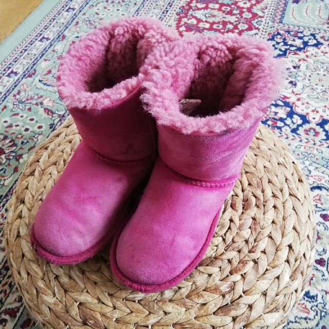 UGG(アグ)のUGG🌼キッズムートンブーツ キッズ/ベビー/マタニティのキッズ靴/シューズ(15cm~)(ブーツ)の商品写真