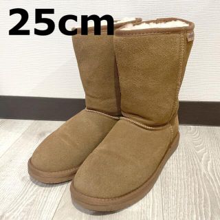 新品 ミネトンカのムートンブーツ UGG