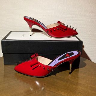 Gucci - 新品未使用 グッチ パテント スタッズ パンプス ハイビスカス