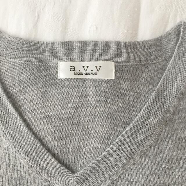 a.v.v(アーヴェヴェ)のVネック　セーター　レディース　グレー　M レディースのトップス(ニット/セーター)の商品写真