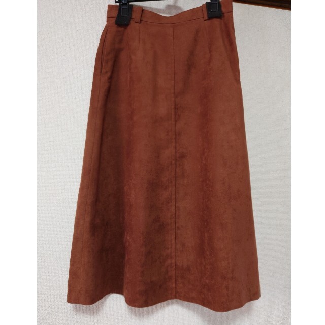 TOMORROWLAND(トゥモローランド)のBABYLONEバイロン スエードロングスカート 茶 ブラウン レディースのスカート(ロングスカート)の商品写真