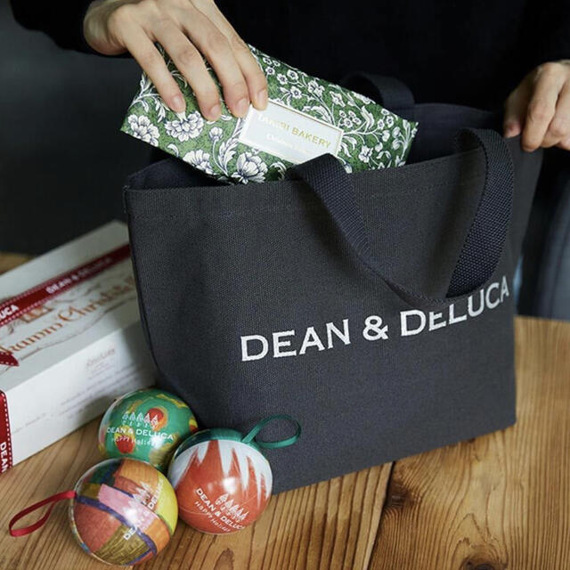 DEAN & DELUCA(ディーンアンドデルーカ)のDEAN & DELUCA　チャリティートートバッグ レディースのバッグ(トートバッグ)の商品写真